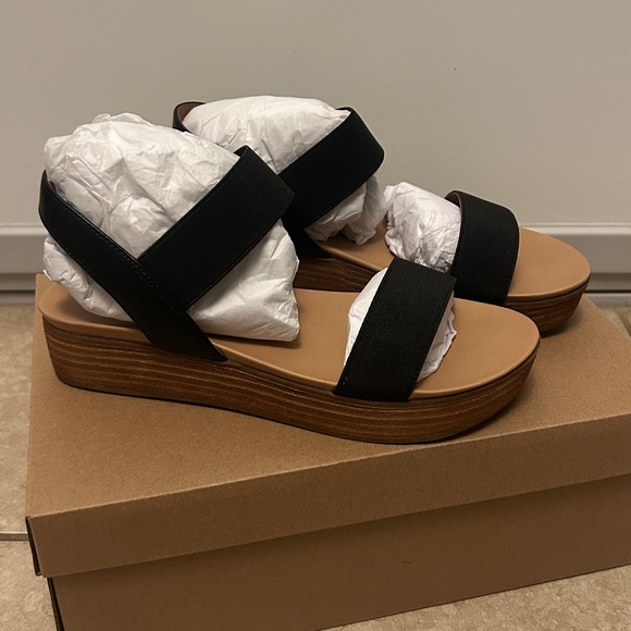 Brand new Steve Madden sandals - Picture 2 of 4